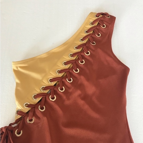 Gorgeous Oye swimsuit - Picture 4 of 10